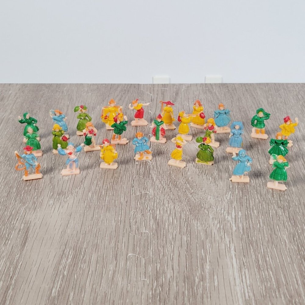 Vintage Von Brode Cereal Prize 27 Painted Plastic Figures Around The World